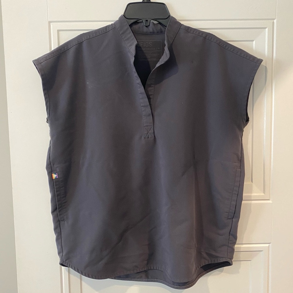 Women’s FIGS Charcoal Gray XSmall Rafaela scrub top LIMITED EDITION PRIDE